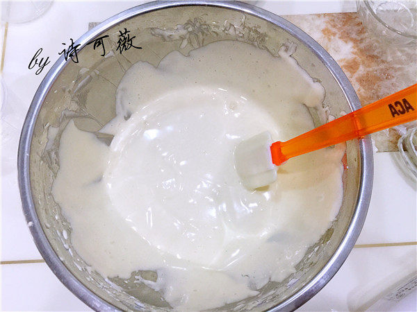 Steps for Making Six-Inch Sponge Cake