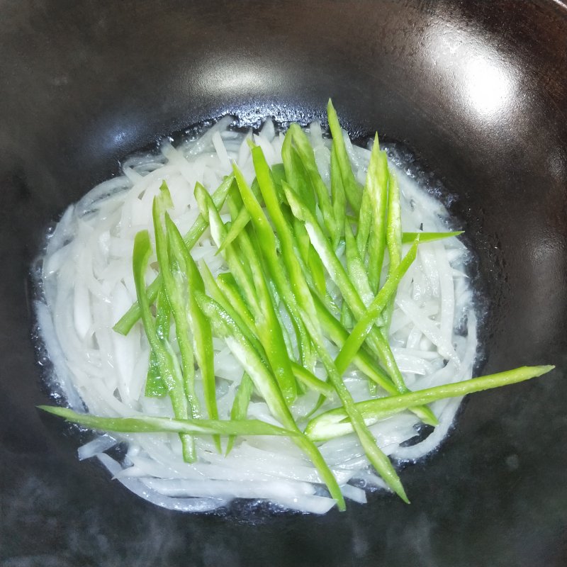 Steps for Making Stir-Fried Beef with Shredded Radish