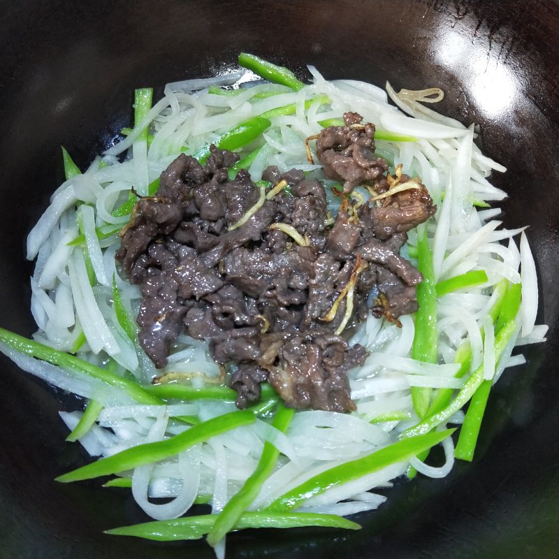 Steps for Making Stir-Fried Beef with Shredded Radish