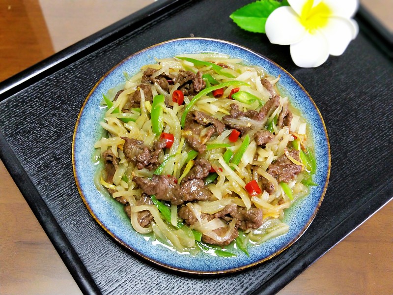 Steps for Making Stir-Fried Beef with Shredded Radish