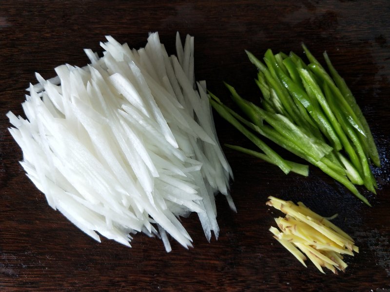 Steps for Making Stir-Fried Beef with Shredded Radish