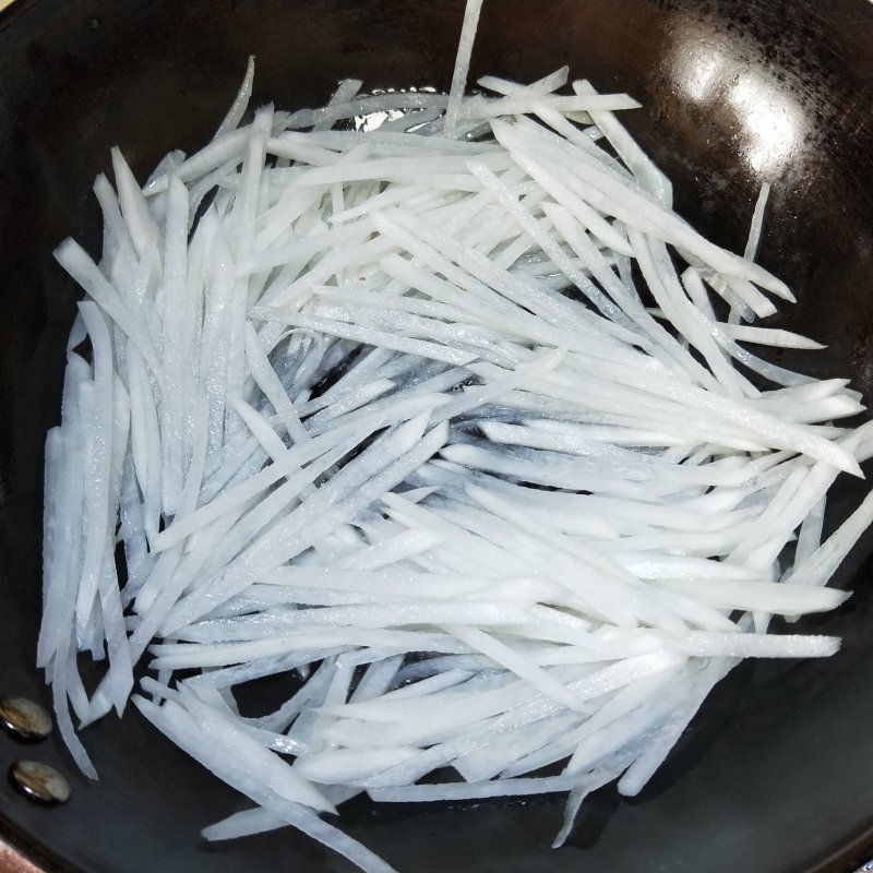 Steps for Making Stir-Fried Beef with Shredded Radish