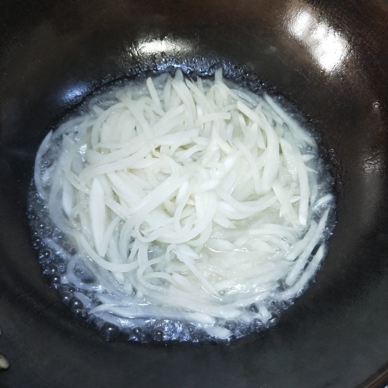 Steps for Making Stir-Fried Beef with Shredded Radish