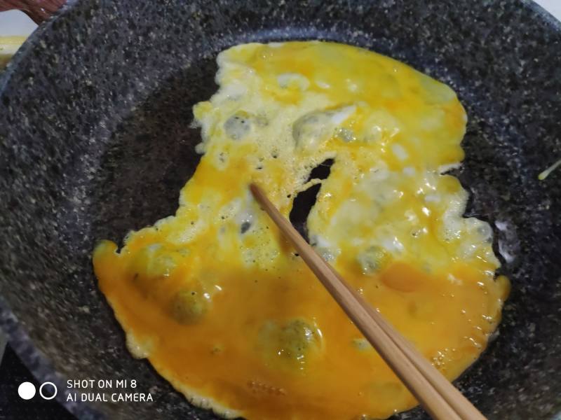 Steps for cooking Egg and Loofah Stir Fry