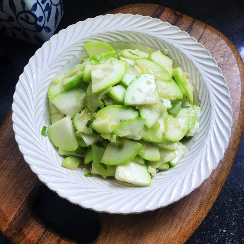 Stir-Fried Zucchini with Walnut Oil