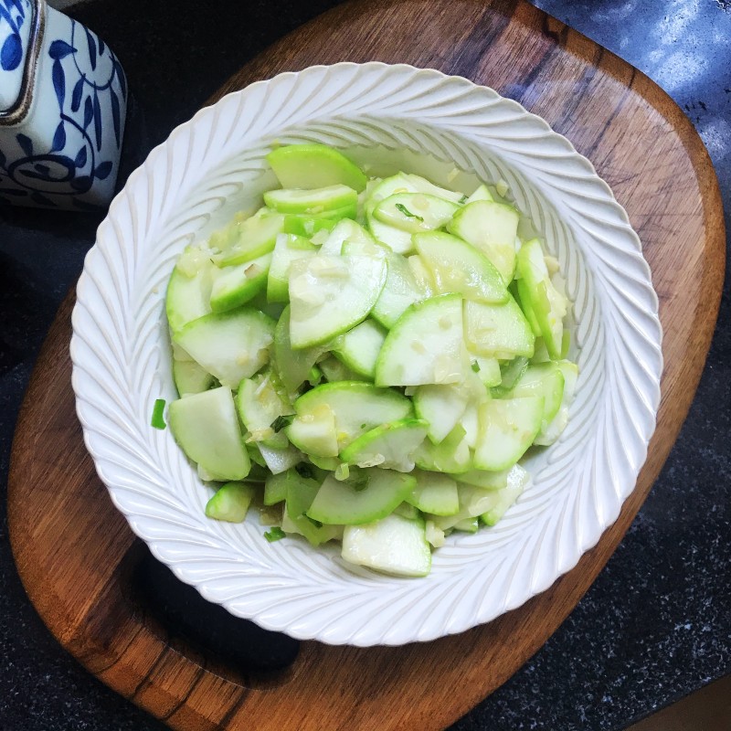 Step-by-Step Guide to Cooking Stir-Fried Zucchini with Walnut Oil