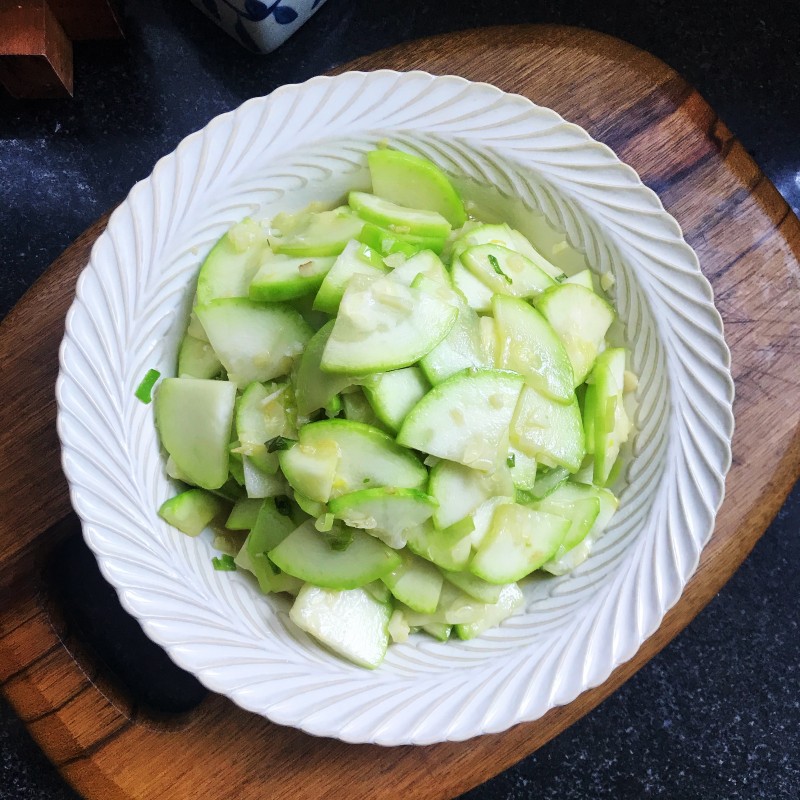 Stir-Fried Zucchini with Walnut Oil