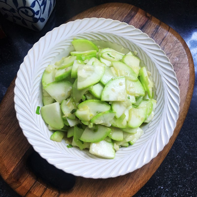 Stir-Fried Zucchini with Walnut Oil