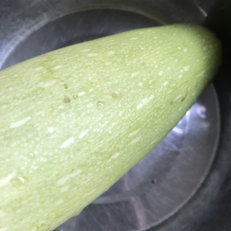 Step-by-Step Guide to Cooking Stir-Fried Zucchini with Walnut Oil