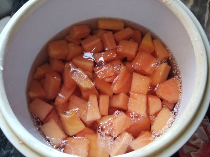 Steps for Making Papaya Rock Sugar Stewed Bird's Nest