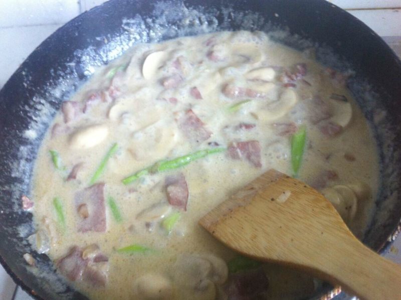 Steps for Making Creamy Mushroom Bacon Pasta