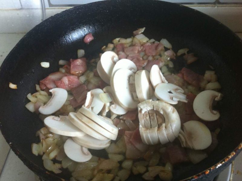 Steps for Making Creamy Mushroom Bacon Pasta