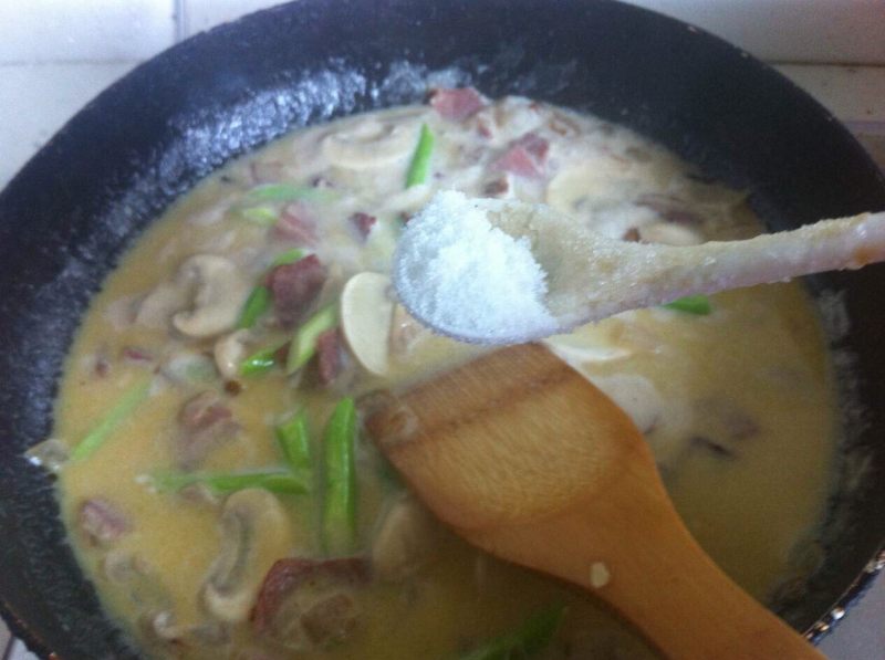 Steps for Making Creamy Mushroom Bacon Pasta