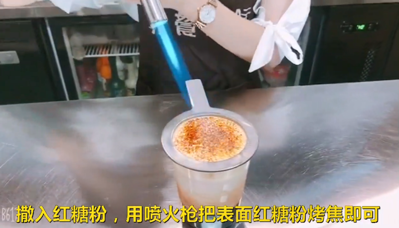 Steps to Make Popular Internet Celebrity Roasted Milk Tea