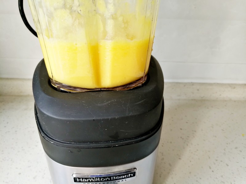 Steps for Making Freshly Squeezed Orange Juice