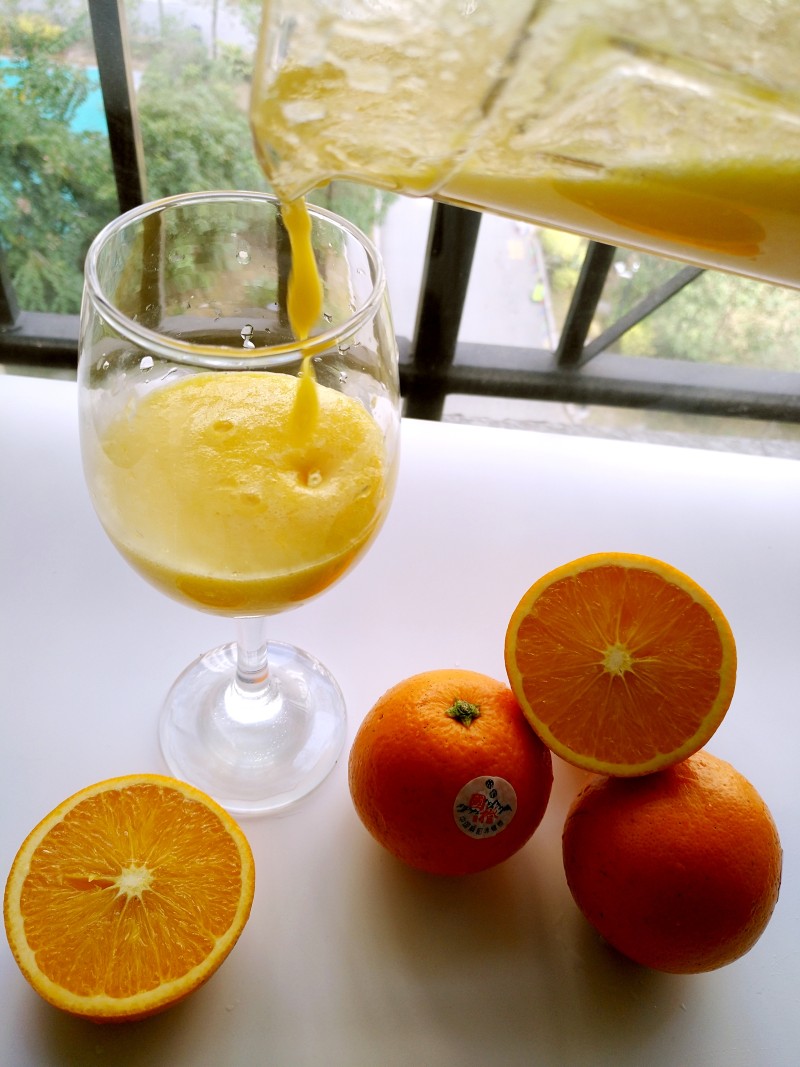 Steps for Making Freshly Squeezed Orange Juice