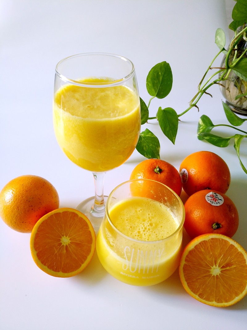 Steps for Making Freshly Squeezed Orange Juice