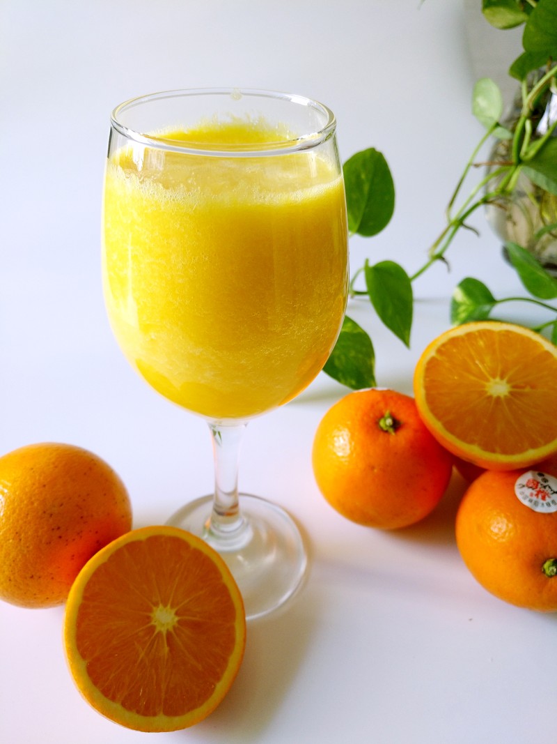 Steps for Making Freshly Squeezed Orange Juice