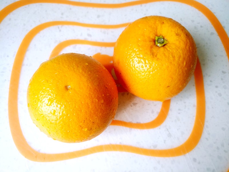 Steps for Making Freshly Squeezed Orange Juice