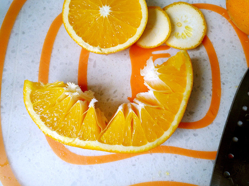 Steps for Making Freshly Squeezed Orange Juice