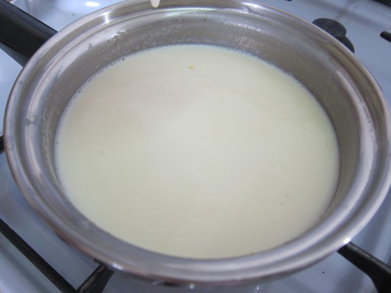 Steps for Making Smooth and Soft Fresh Milk Snow Cake