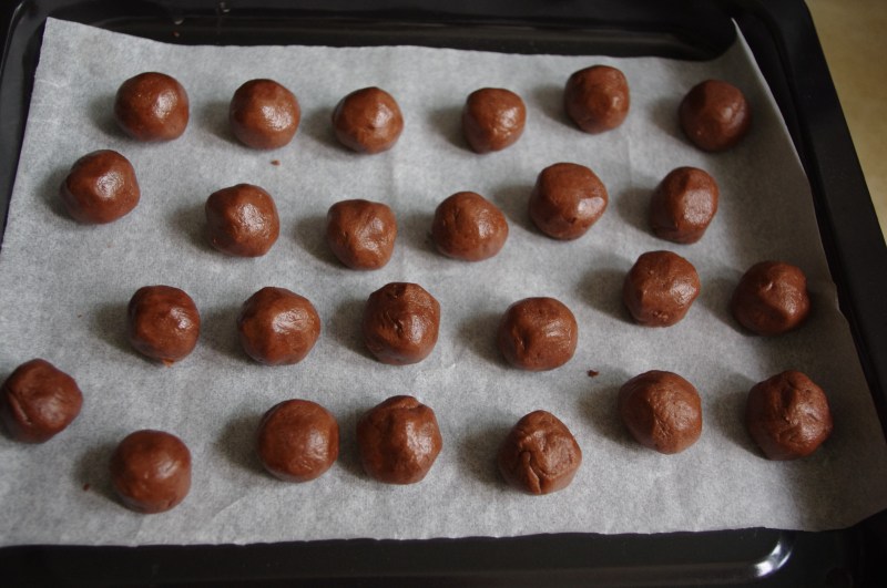 Sweet Love... Chocolate Heart-filled Small Round Cakes Cooking Steps