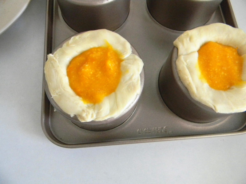 Step-by-Step Instructions for Making Pumpkin Egg Yolk Pie