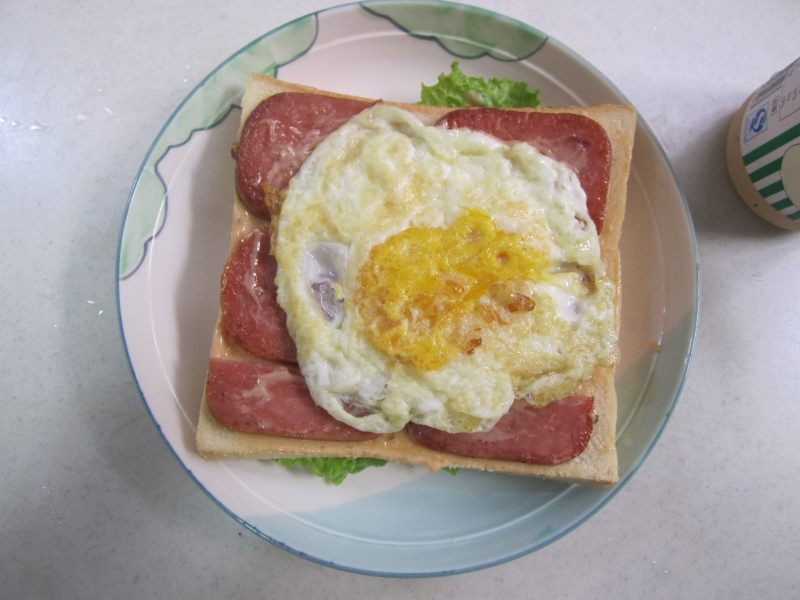 Steps for making Egg and Ham Sandwich