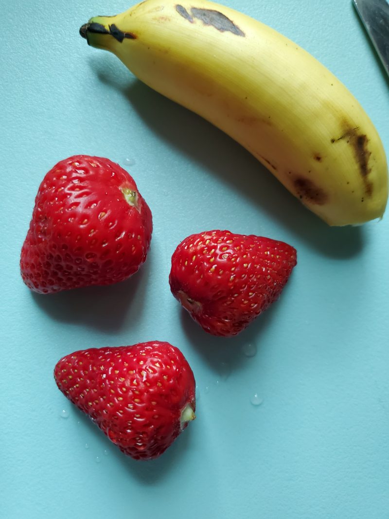 Step-by-Step Instructions for Making Strawberry Banana Yogurt Cup