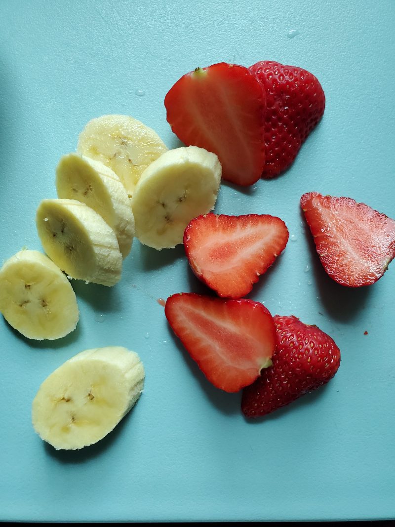 Step-by-Step Instructions for Making Strawberry Banana Yogurt Cup