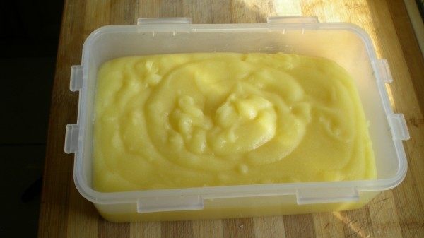 Step-by-Step Instructions for Cornmeal Pudding with Milk Jelly