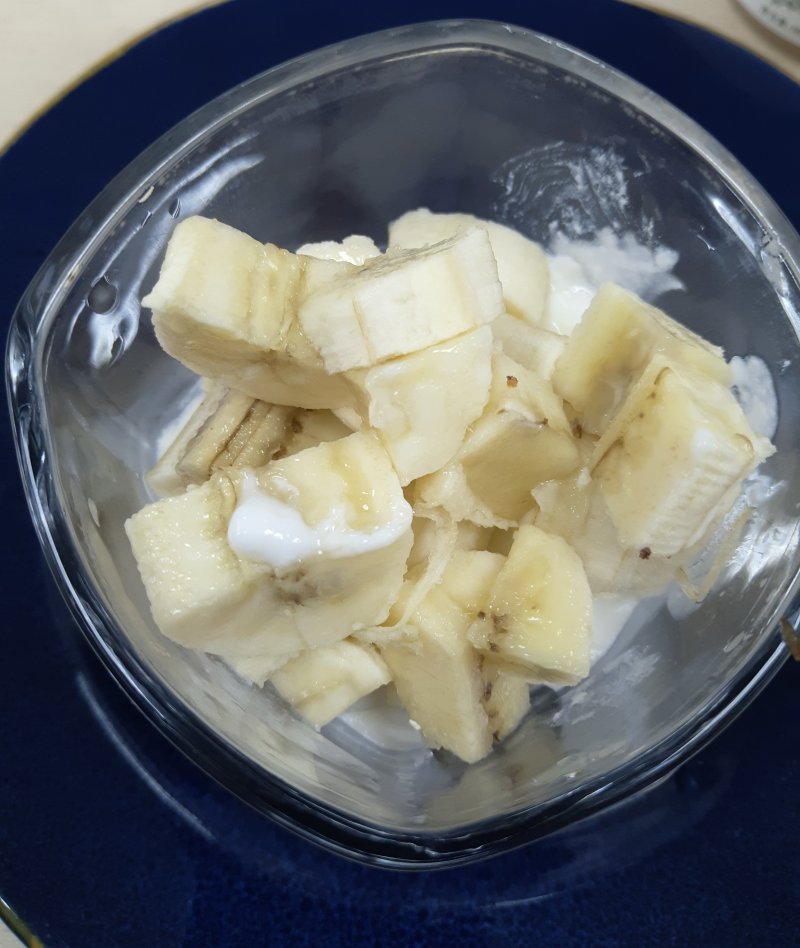 Steps for Making Banana Cake Yogurt Cup