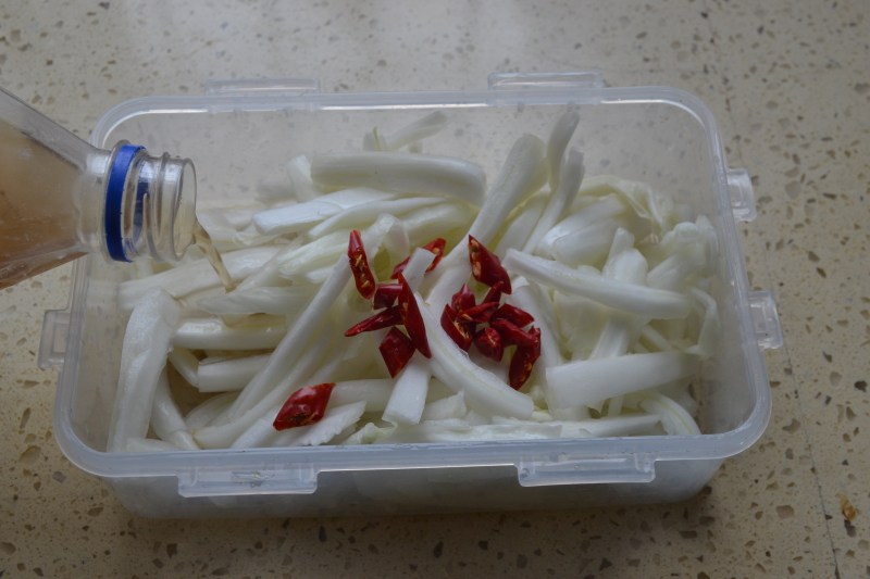 Steps for making Tujia Spicy Cabbage