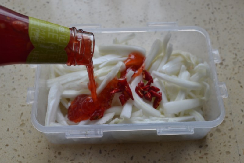 Steps for making Tujia Spicy Cabbage