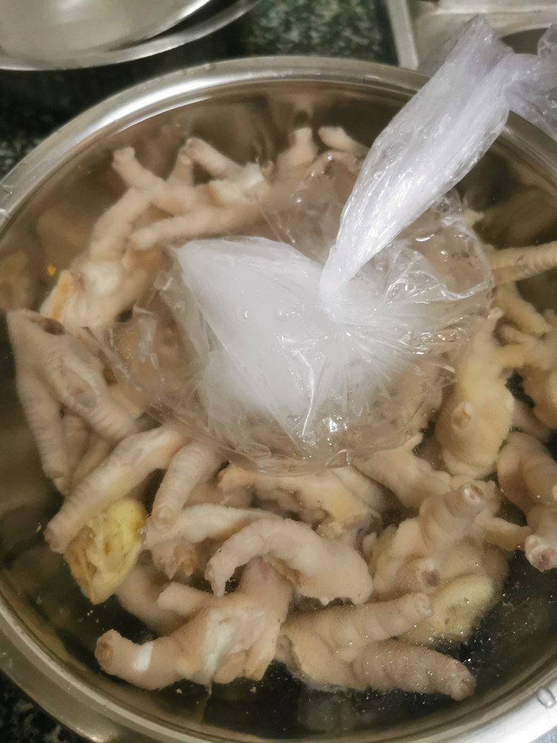 Steps for Making Lemon Pickled Chicken Feet