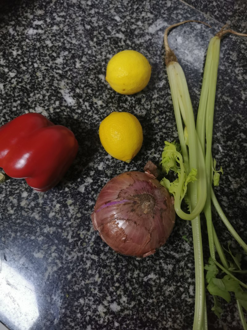 Steps for Making Lemon Pickled Chicken Feet