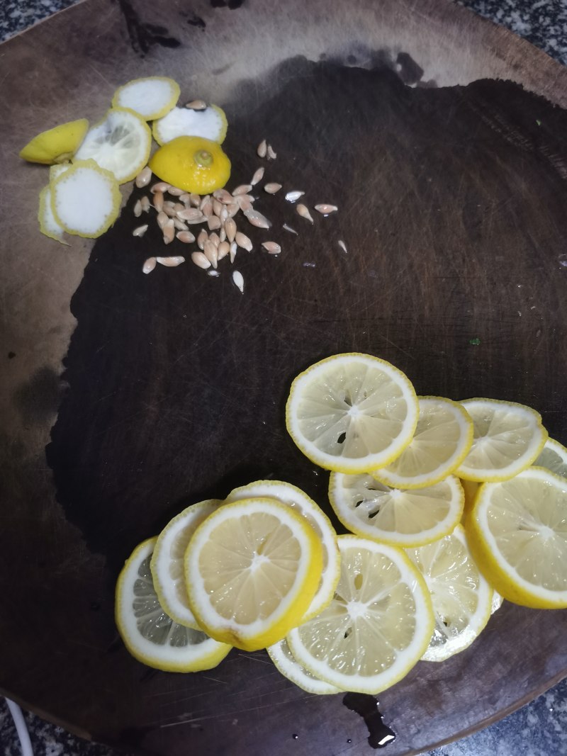 Steps for Making Lemon Pickled Chicken Feet