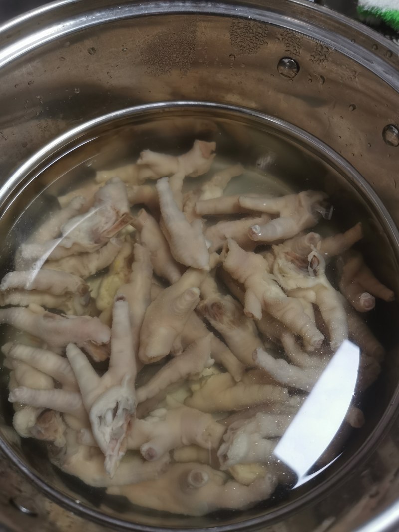 Steps for Making Lemon Pickled Chicken Feet