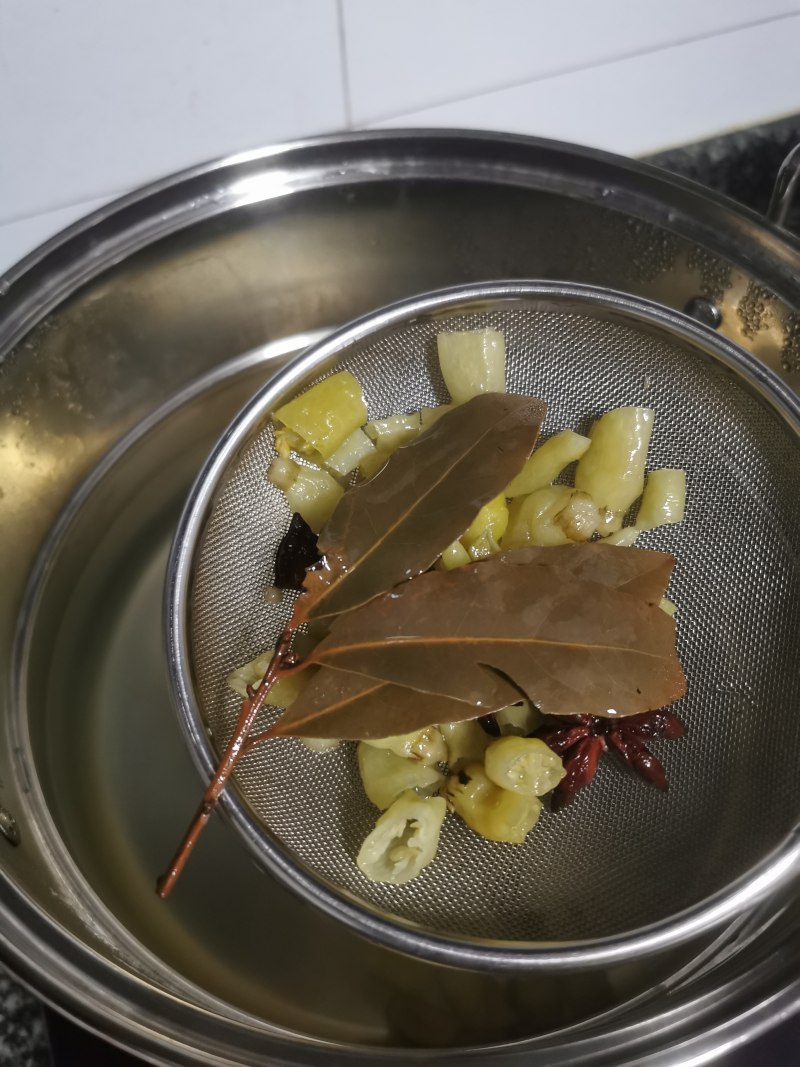 Steps for Making Lemon Pickled Chicken Feet