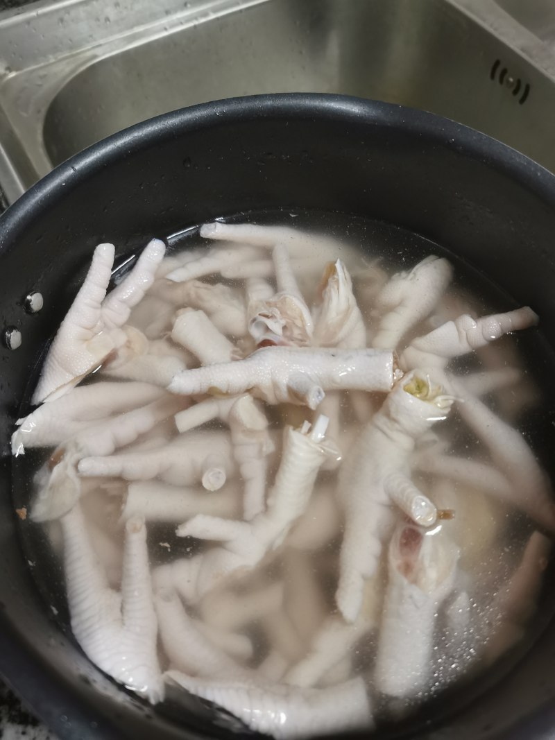 Steps for Making Lemon Pickled Chicken Feet