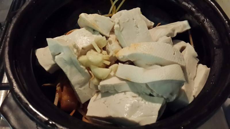 Steps for Cooking Spicy Cabbage and Tofu Stew in Stone Pot