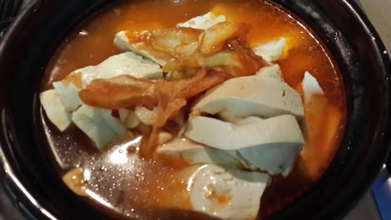 Steps for Cooking Spicy Cabbage and Tofu Stew in Stone Pot