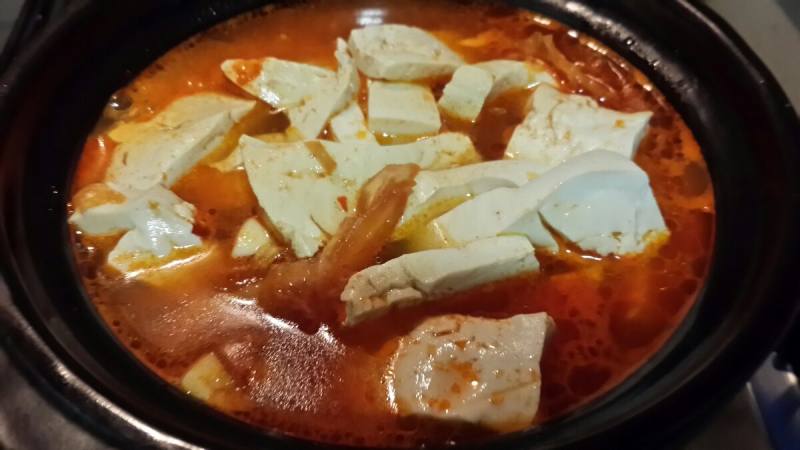 Steps for Cooking Spicy Cabbage and Tofu Stew in Stone Pot