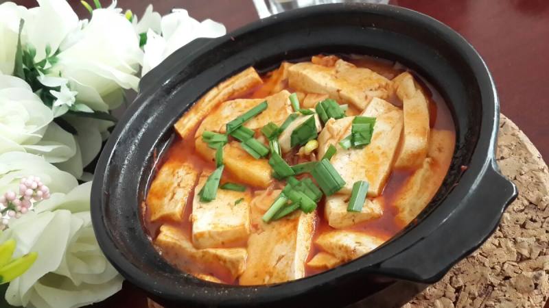 Steps for Cooking Spicy Cabbage and Tofu Stew in Stone Pot