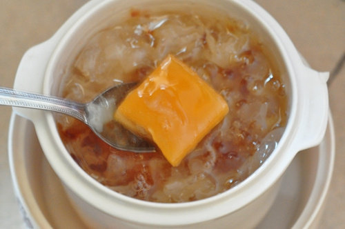 Steps for making Peach Gum Tremella Snow Lotus Seed Soup