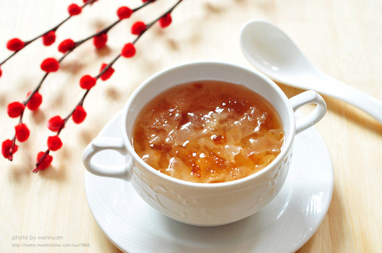 Peach Gum Tremella Snow Lotus Seed Soup