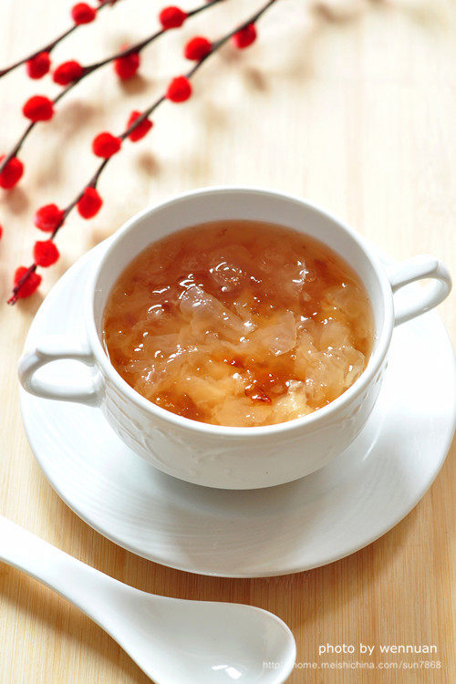 Peach Gum Tremella Snow Lotus Seed Soup