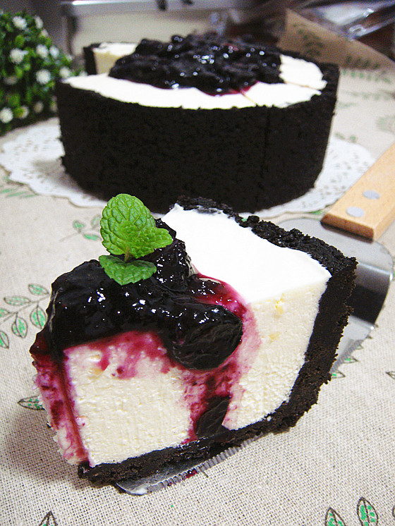 Oreo Blueberry Lemon Cheesecake