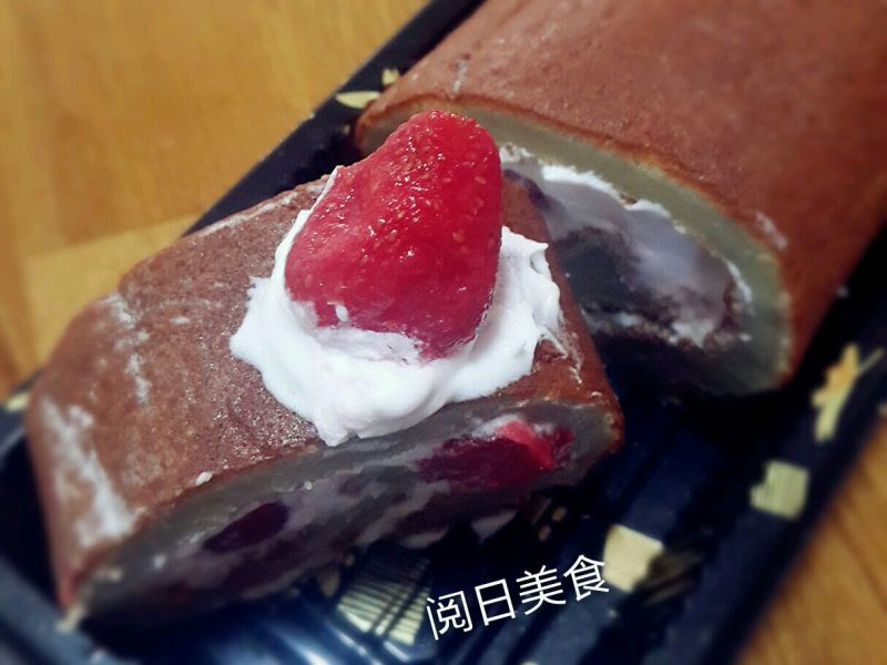 Strawberry Cake Roll