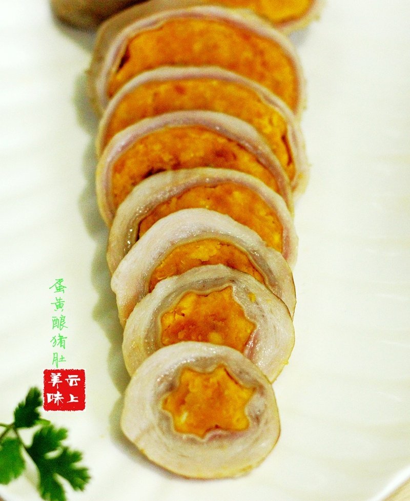 Detailed Steps for Cooking Impressive Dish for Banquets: Stuffed Pig Stomach with Salted Egg Yolk